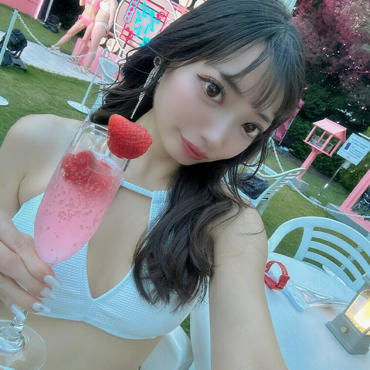 「いいね」と「フォロー」してくれた方にエッチな画像送りますね😘
よろしくお願いします💕
女子大生のユッケです😉