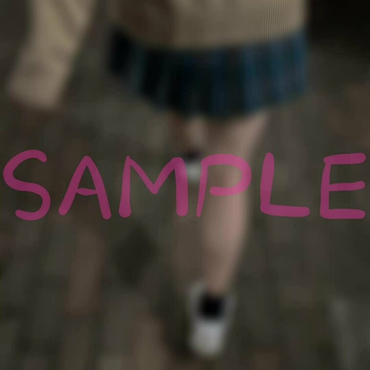 単品販売限定動画です！

「白スニーカー セット」

白のスニーカーに青チェックスカートは可愛いよね♡
私はこ