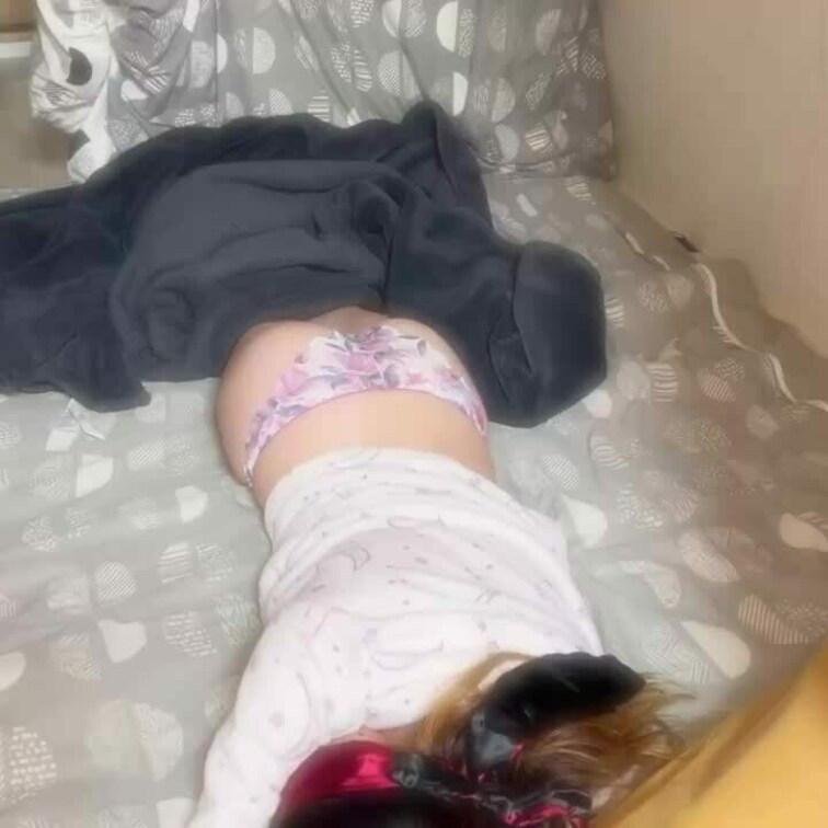 夫婦の普段の営み❤️
今回はいずれ来る3Pの練習の為にディルド使って前戯してみました😊
エッチな気分になって上の口も