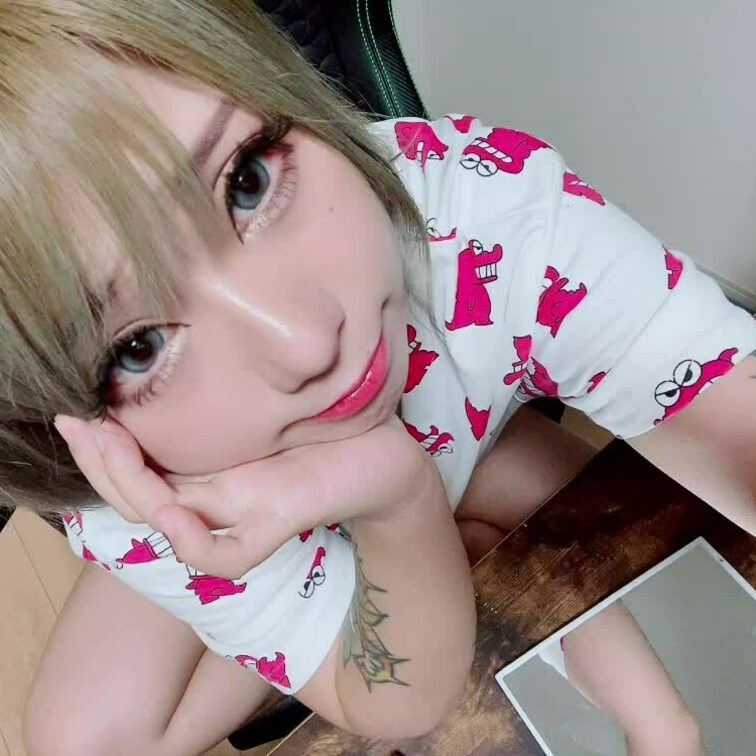 ラフティーの中の服は
