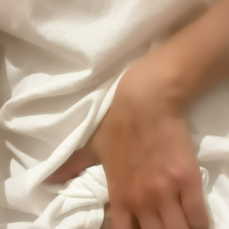 自撮りオナニーしました
周りに人がいてあまり撮れなくてごめんね

興奮してクリ勃っちゃったから恥ずかしい💕