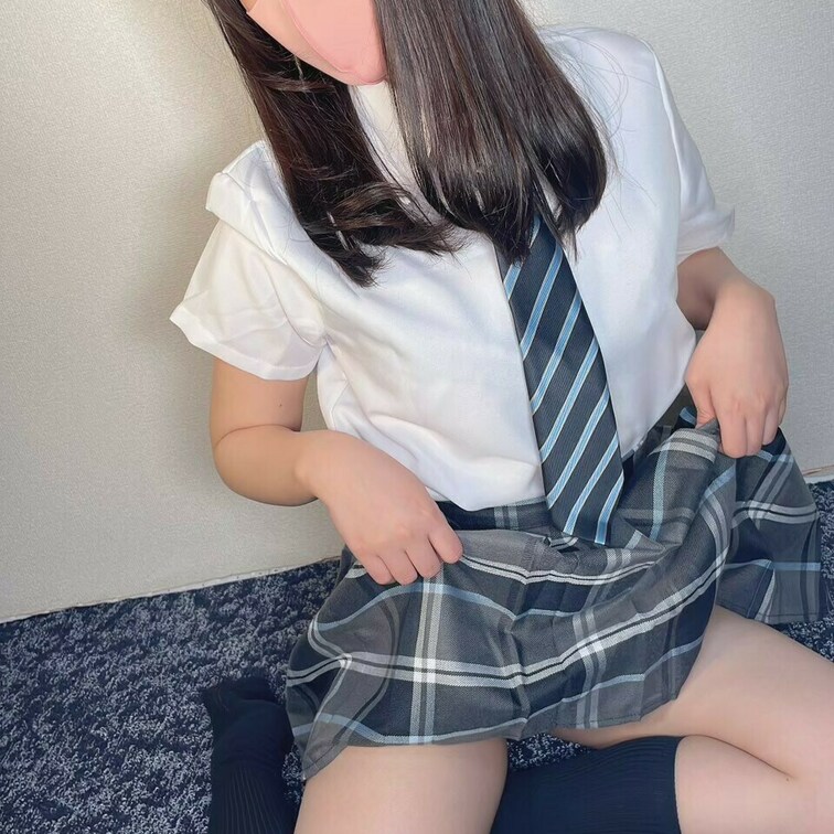 本日夜のパシャリ📷✨
いつも見られているのを想像しながら楽しく撮影してます…///
なのでコメントやスタンプ、とって