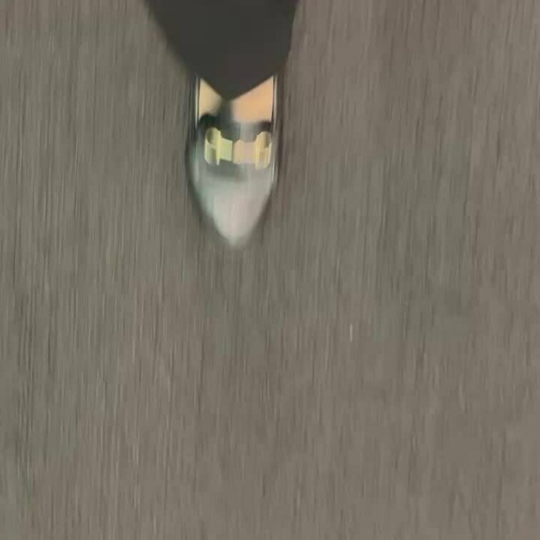 事務所内は暖房が効きすぎててすぐ汗かく💦

冬なのにストッキングはムレムレです…

ムレストッキングの臭い嗅いで