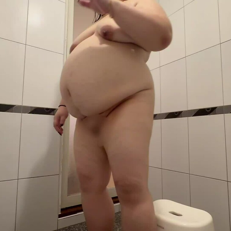 撮られてると思うと興奮します。
いっぱい見てくれると嬉しいです。