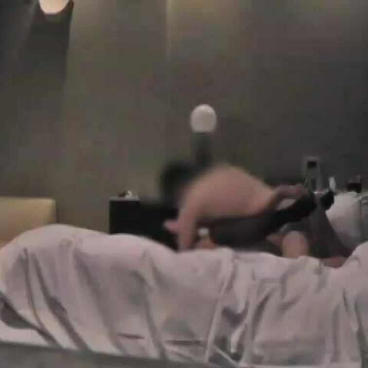 ＮＴＲ⑩－５

生中出しフィニッシュ
腰に手を回す彼女
私が知る彼女は「イク・・・イっちゃう・・・」と声をあげる