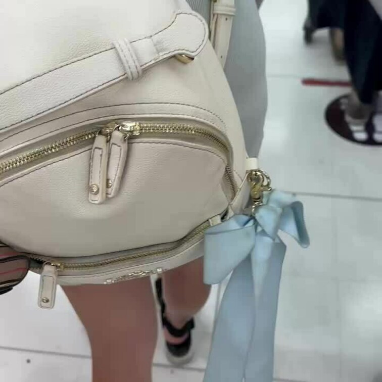今日はスーパーでお買い物中にさわさわ👋