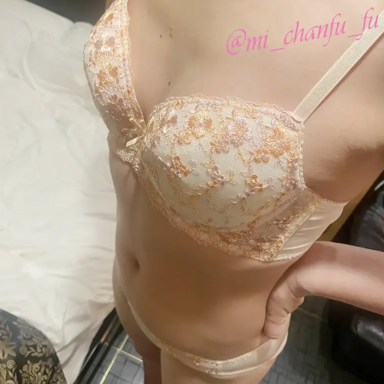み~ちゃん下着♪新調しました~🥰
み~ちゃんは透けてるから恥ずかしがってますが
僕的には、すごく気に入ってます~💕