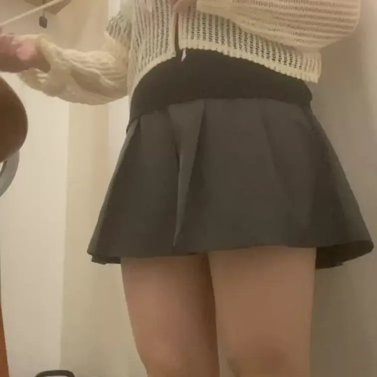 隠し撮り風‼️動画

着替えてるところを撮ってみました！
モザイク掛けても反応されない所あったので
身体のみにな