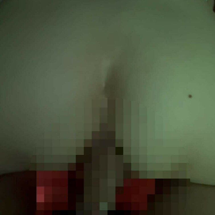 今回は貸出し○○○シリーズをいったんお休みにしてアナル動画です。
夫に跨り肉棒をアナルの奥まで咥え込む妻です。
派手