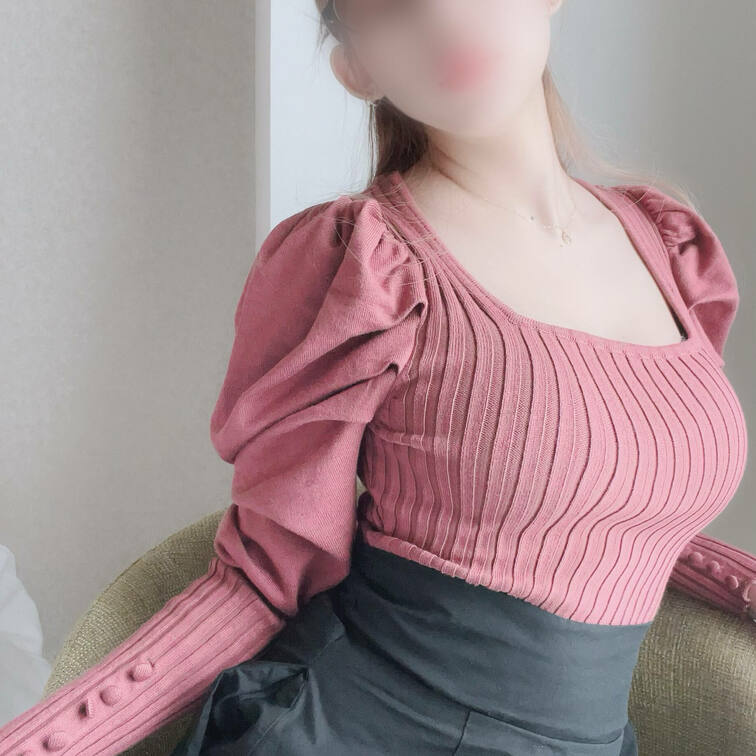 写真自撮り、可愛いくてお気に入りのハイレグリブニットです♥️
スカートの中もなかなかセクシーでギャップありますので楽し