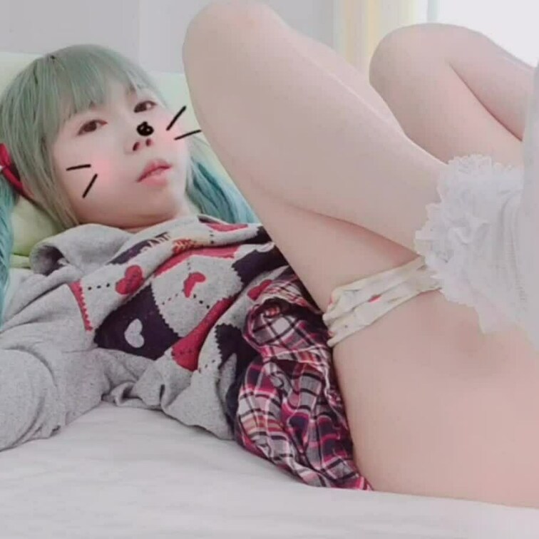 緑髪ツインテール少女に指入れ♥️前編


(りかはおとなです✨成人してます☘️)　
こんばんは🌃りかです
今日