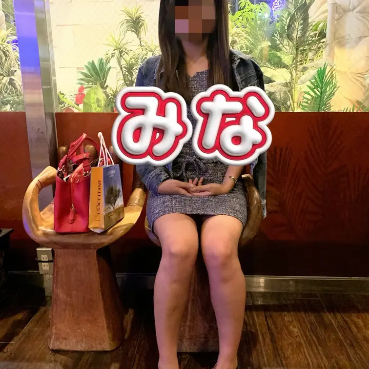 みなのミニスカパンチラ😃