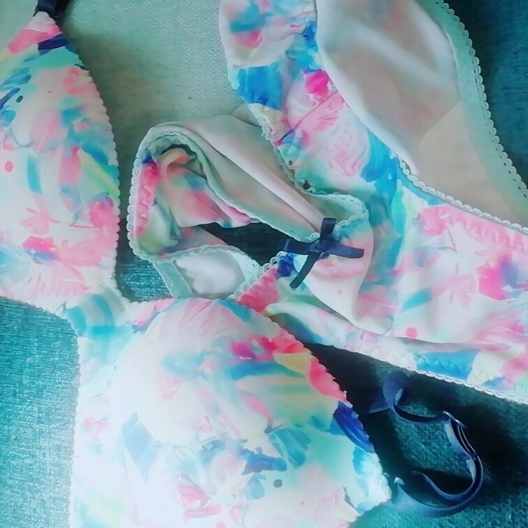 ☆使用済み下着売ります☆ご希望あれば染みパンツも…