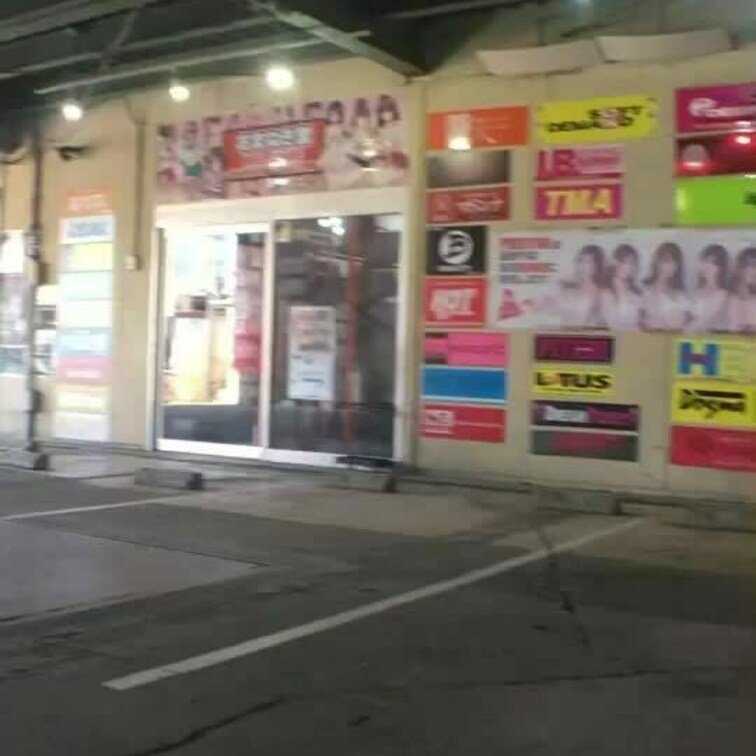 レンタルビデオ店　1

