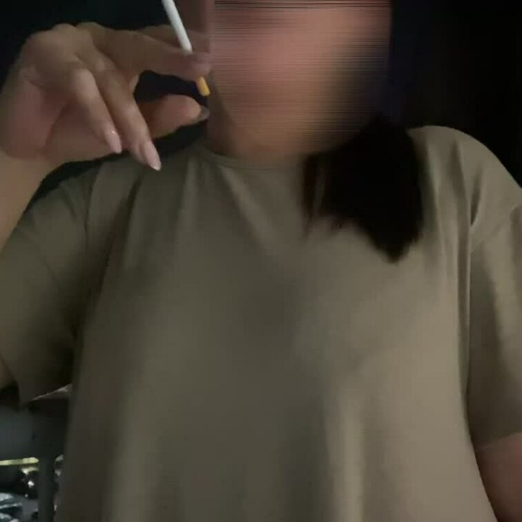 まったくのノンエロです！完全フェチ向けの為単品販売にしました
ただタバコを🚬吸うだけのムービーです