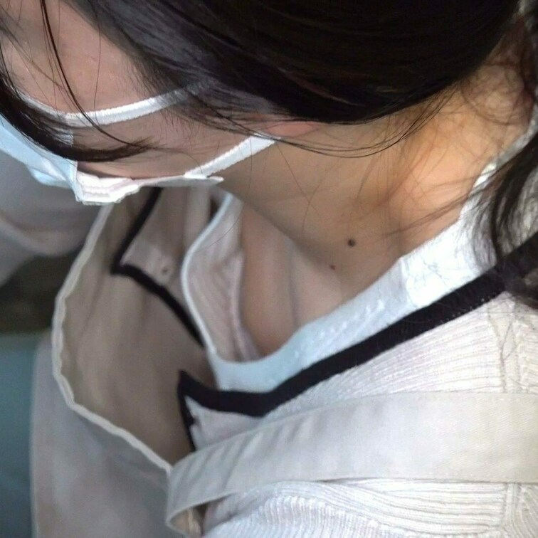 ちょい見せ。本編はこちらから→
#18【陶芸中の胸チラ】アイドル系JDと美人OLの無防備な乳首2人
・本
