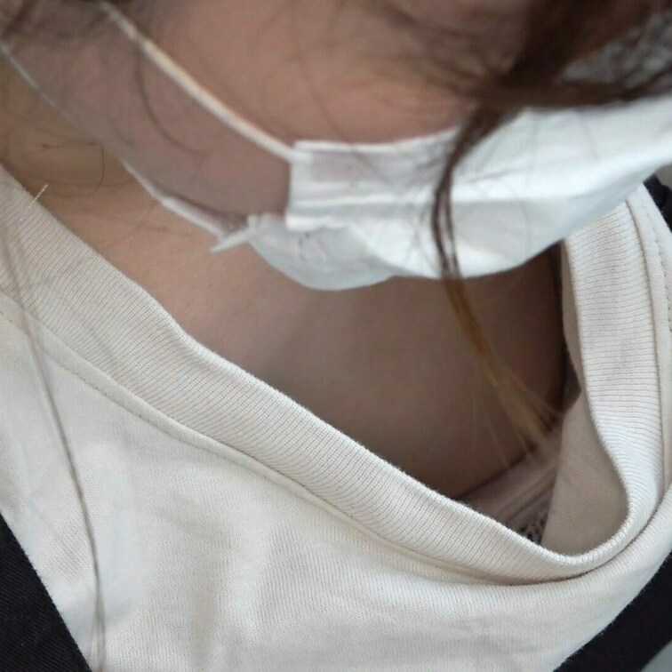 ちょい見せ。本編はこちらから→
#16【陶芸中の胸チラ】※3名※ロケット爆乳のママさん・巨乳学生のエロ過ぎおっぱい・O