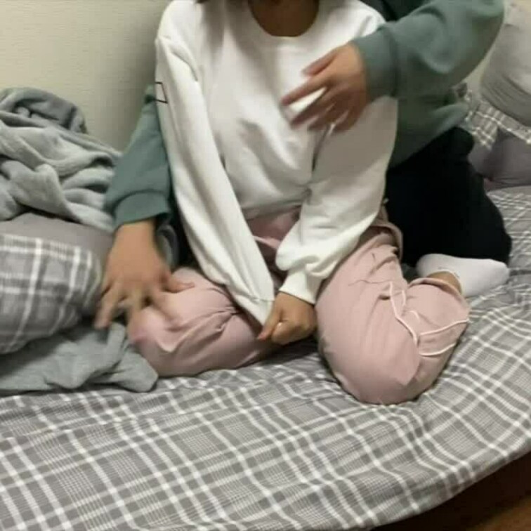 【ファン限定フル動画】🎁

【素人のSEX】盛んな時期のカップルのSEX映像。素人のぎこちない腰振りに彼女の喘ぎ方が
