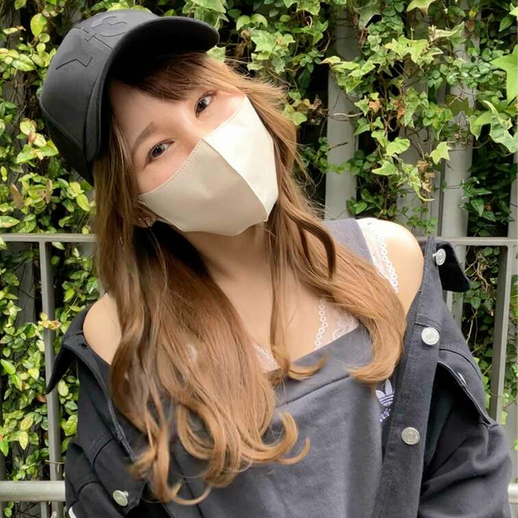 ＃12【MARIKA 23歳】
今回ストリートスナップ撮影に協力してくれたのは、
スポーティなアイテムを使ったガーリ