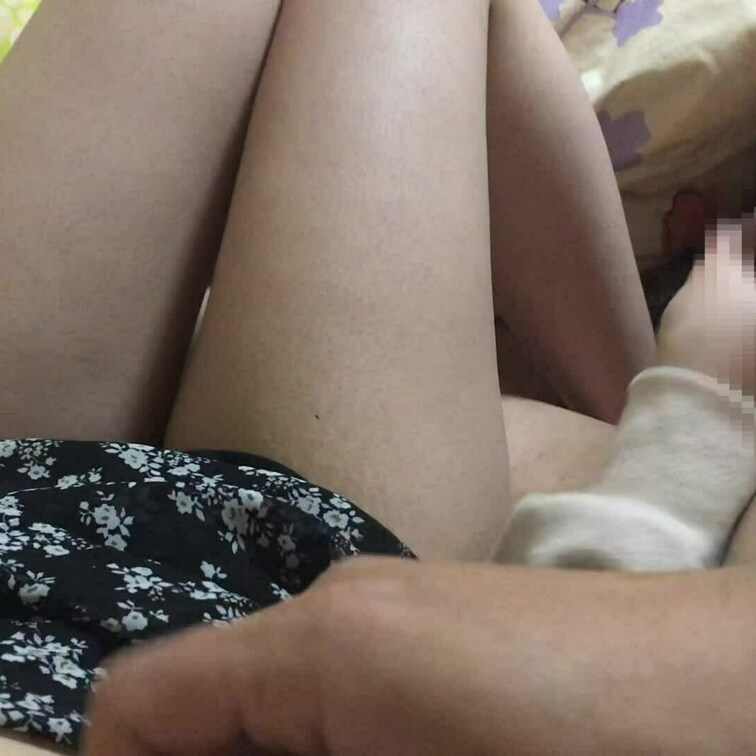 ママにバレないよう実家部屋でまったり主観手コキ、優しい声で「良いよ出して」って言われたらすぐ出ちゃいましたが勢い良すぎて