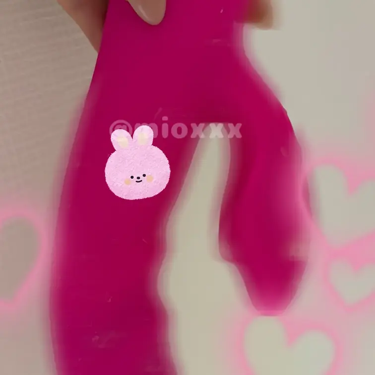 みおのだいすきな…おもちゃ…
使用後で恥ずかしいな🫣💕💕
はやくおもちゃじゃないものではめはめしてほしい…❤️