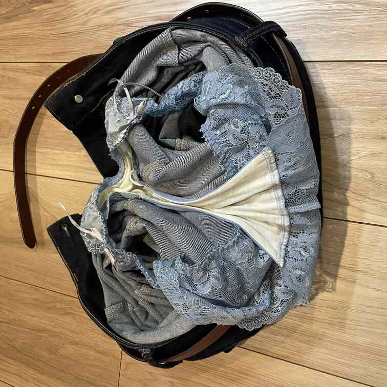 お風呂に入る時、ズボラに脱ぐとこんなことになります…ソックスも一発で脱ぎます🤣