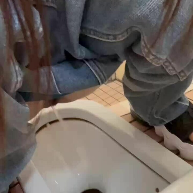 古いお店の🚽で🎥✨

