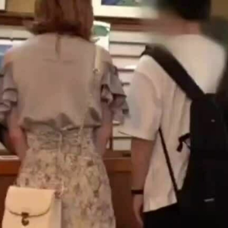 温泉に彼女を残してさぁ、先に上がっちゃうから他のオトコにヤラれちゃうんだよぉ💓
彼氏が温泉から上がった瞬間にさぁ、その