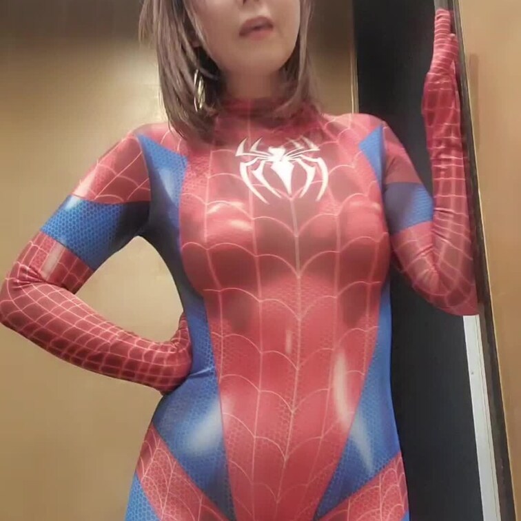 スパイダーウーマンの全身をご覧ください

この格好で何ができるかな？

今後の撮影で使ってみたいのですが
ステ