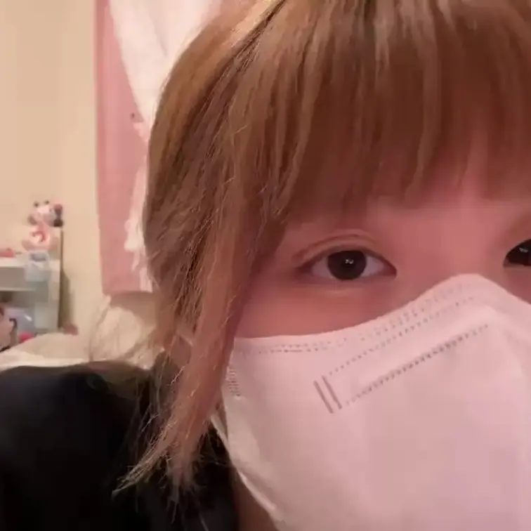 【みれい 20 歳】

みれいさんのライブ配信動画です
生ライブ配信だと、1 回の有料配信を視聴すると、おおよそ平
