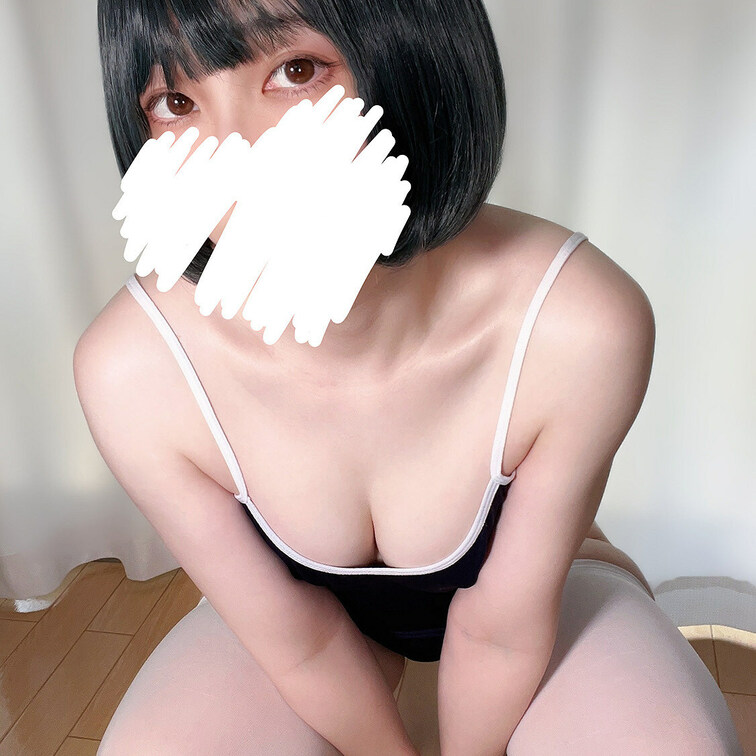 寄せたらおっぱいおっきく見えて感動した(笑)

夏だから水着♡この格好でプールの授業うけてみたい…♡