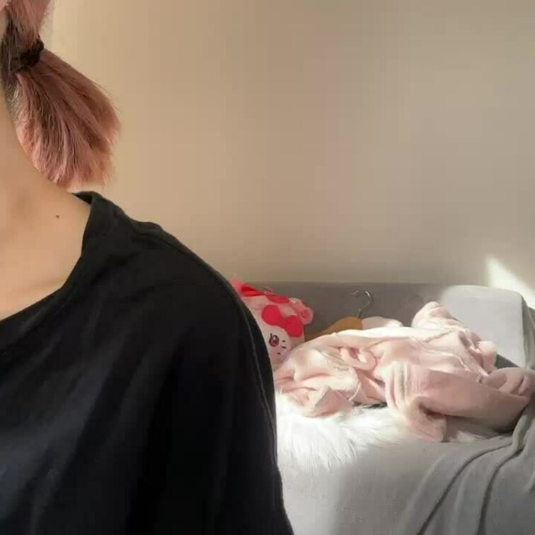 【みれい 20 歳】

みれいさんのライブ配信動画です
生配信だと、1 回の有料配信を視聴すると、おおよそ平均 5