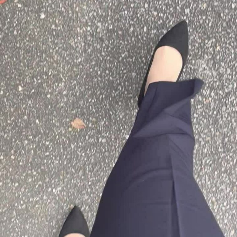 パンプスで歩いてるとこ♡