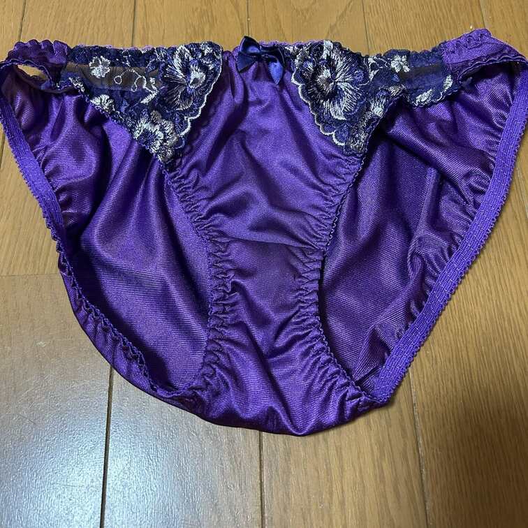 明けましておめでとうございます🎍
今日のリナのパンツです🥰
正月は家でゆっくりしてました。
今年もよろしくお願いし