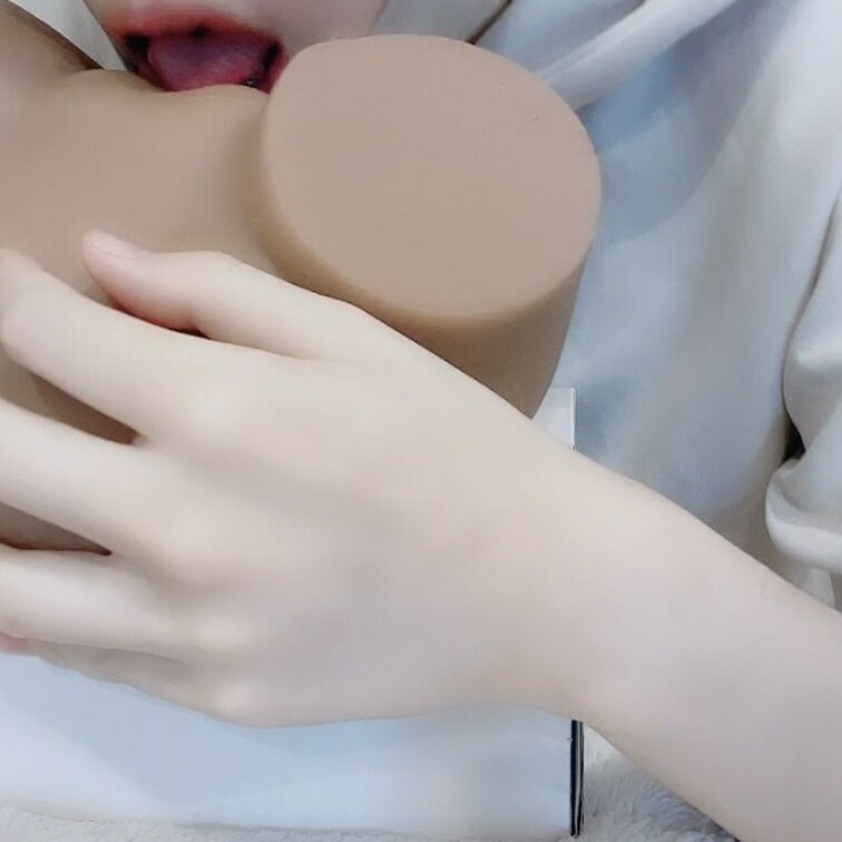 いっぱい舐めて欲しい子はおいで？
沢山クンニをしちゃう実写動画を投稿しました...

特に舐められるのが好きな子は