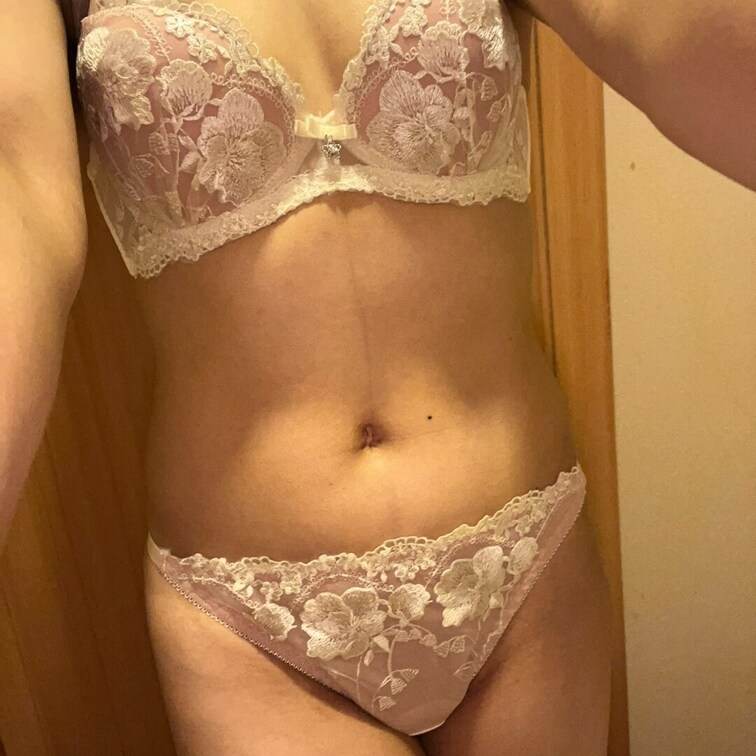 今日のヒナの下着です😊
 ご支援、チップよろしくお願いします🥺