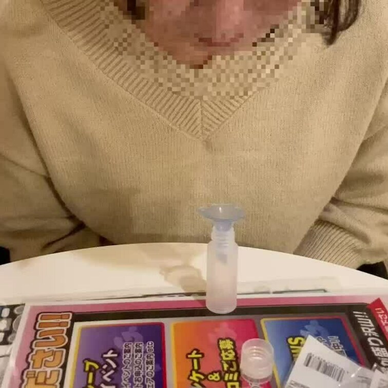 素人人妻が唾液を垂らすだけの動画