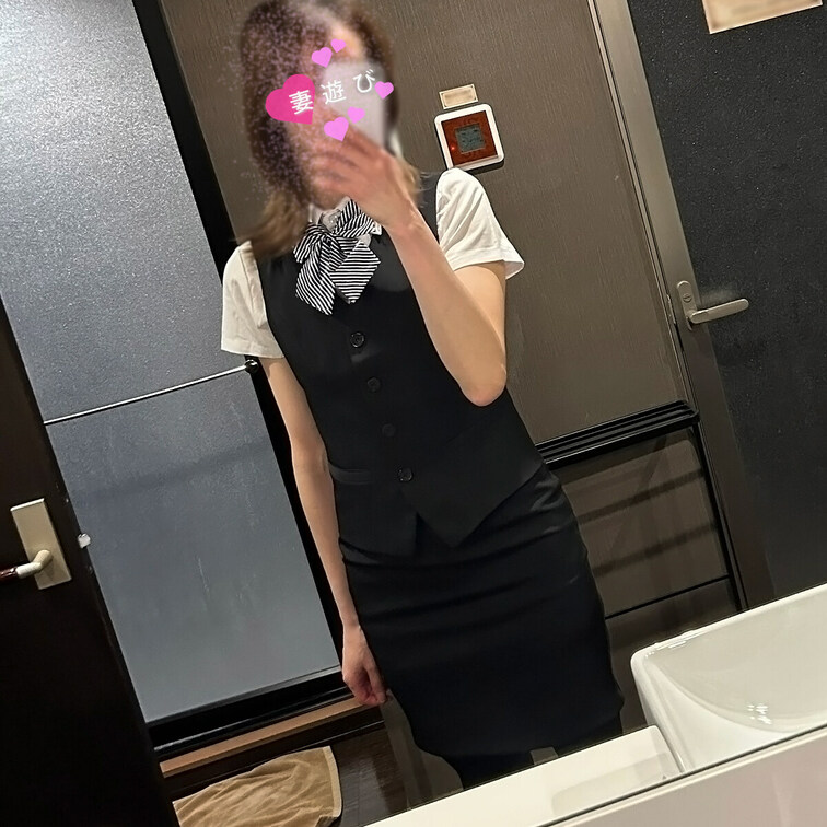 ＯＬコスプレ！実は今の職場の制服です💗

実際にユウが今の職場で着用している制服なんです😍

この春ユウは、僕の