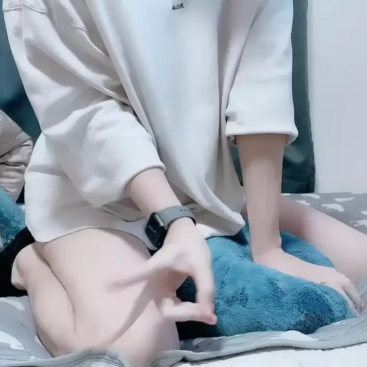 今回は「ぬいぐるみに腰振り」する動画だよ？
いっぱいえっちしちゃったので是非見てください...

こうやって腰振っ