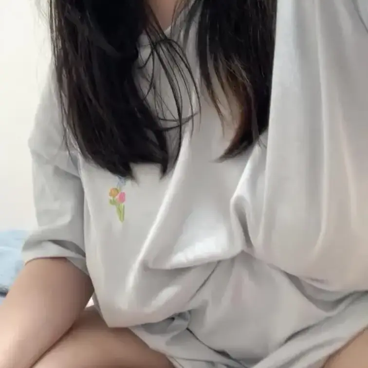暑くなって仕事終わり谷間が蒸れてかゆーい(´・ω・｀)