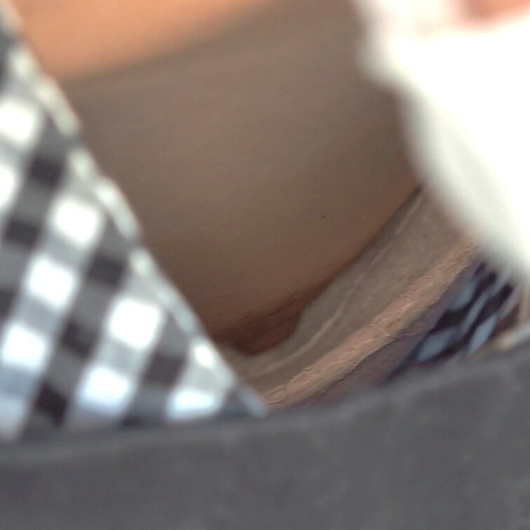 ちょい見せ。本編はこちらから→
#21【陶芸胸チラ】学生、人妻…Bチラ!夢中で前かがみになって、胸元からたわわなお乳が