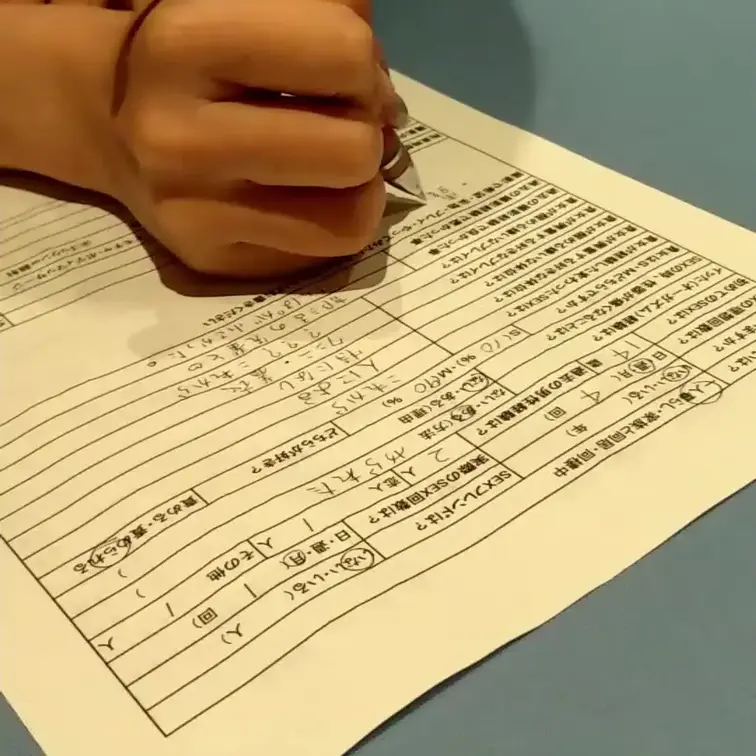 面接シートに書かれている内容からもSEXが大好きでM気質の女性である事が伝わってきます。

初めての経験は14歳にも
