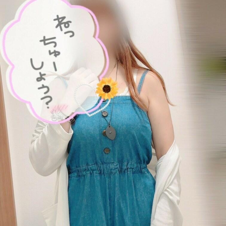 あおいです❤️

ね..ちゅーしよ？❤️

お○○○様たちは触れるキスと
濃厚なキス..どっちがお好み？❤️