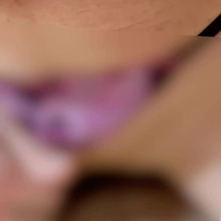 美人妻に皮剥いてほしいとおねだりするM旦那… 
 包茎の皮を剥くとすぐ敏感でいっちゃいそうになる… 
 
 挿入を