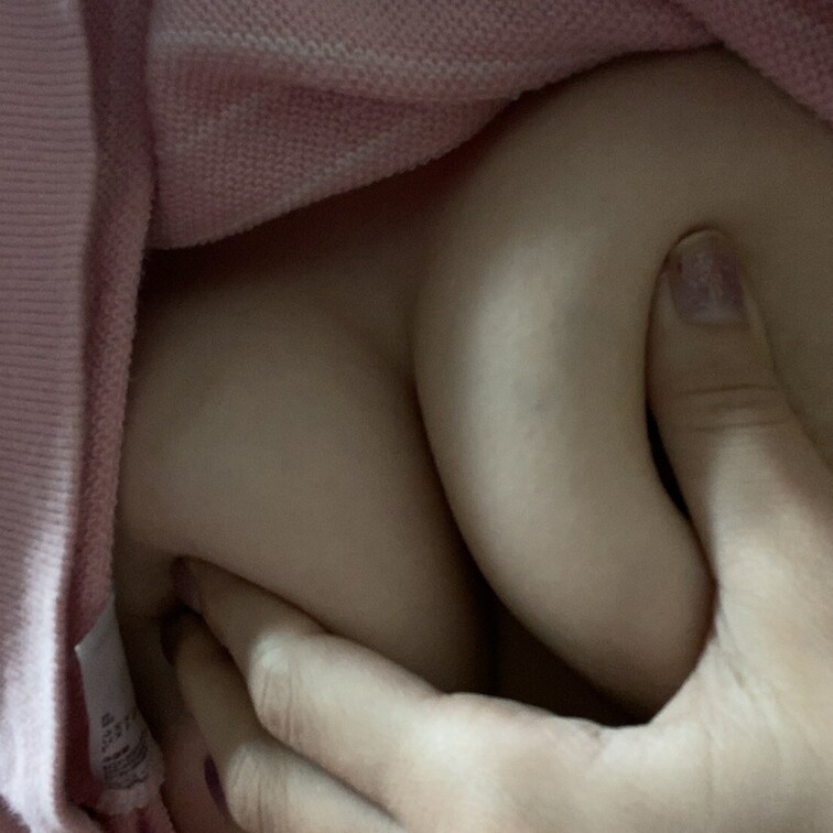 寝る前に一枚💕
タグ見えてる😂😂😂