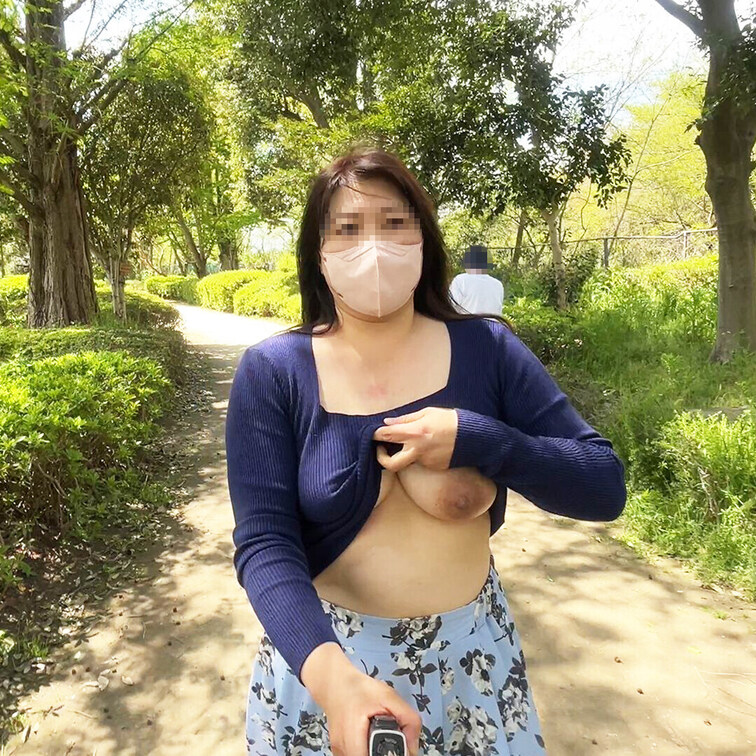 最初は人のいない所を探しているドキドキお散歩📷✨

でもエッチな気分になってくると人に見られるかもって言うドキドキが