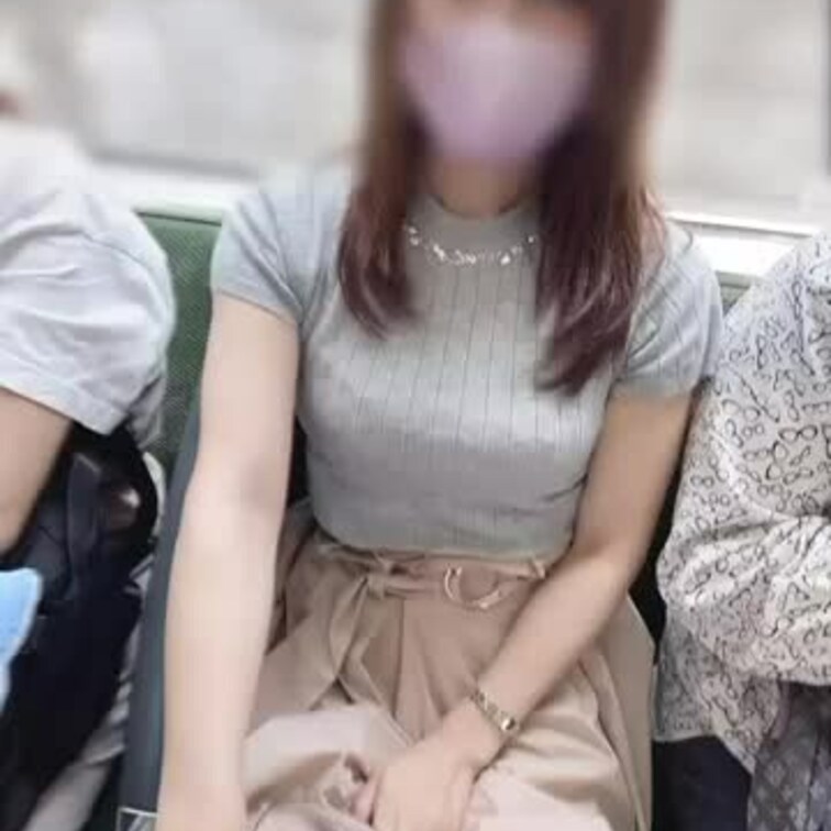 フルver.はプラン会員様へ♡
大阪の満席の電車内でのぱんちらはこれが今の限界です😳💦
フォロワーさんに手伝ってもら