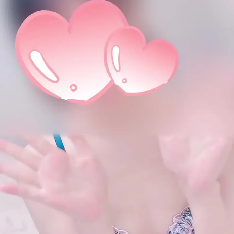 ちくび触りながらオナニーしてて、ちょっと声が漏れちゃったよ🥺💕
気持ちいいよう
🎀明日も楽しみにしててね