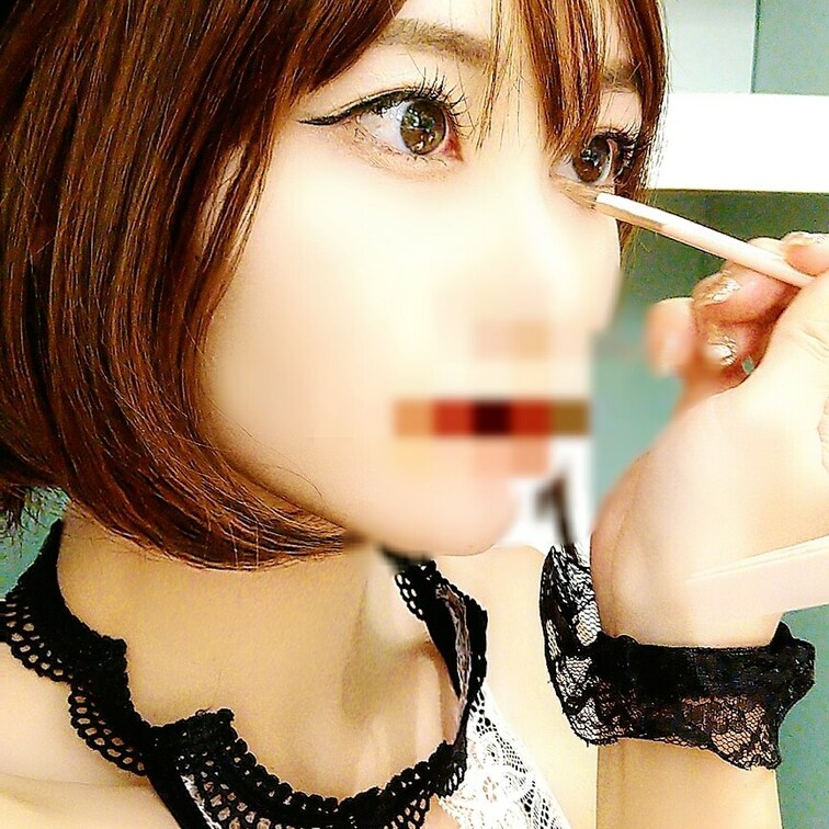 ニューイヤーバニーのオフショット🐰👯♀️
育毛剤のおかけで最近の睫毛がとても長く、マスカラ塗るのが楽しいですー(