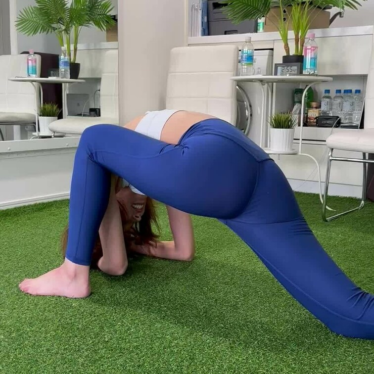 美女のストレッチ🩵